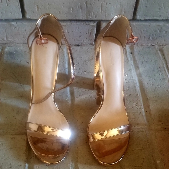 Heels - Picture 1 of 3